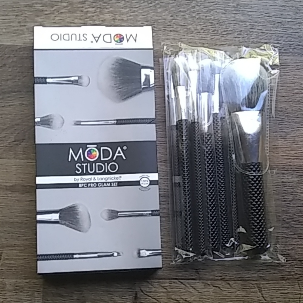 Moda studio brushes 8 piece pro Glam set